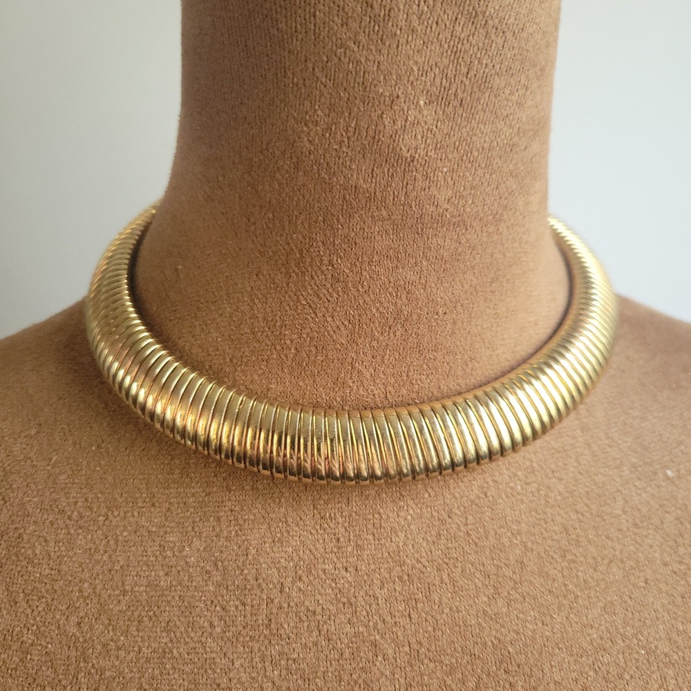 Gold Tone Ribbed Omega Chain Statement Choker Necklace 13-16in Mob Wife